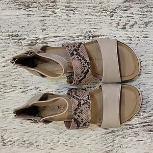 Boutique by Corky's zip up wedge